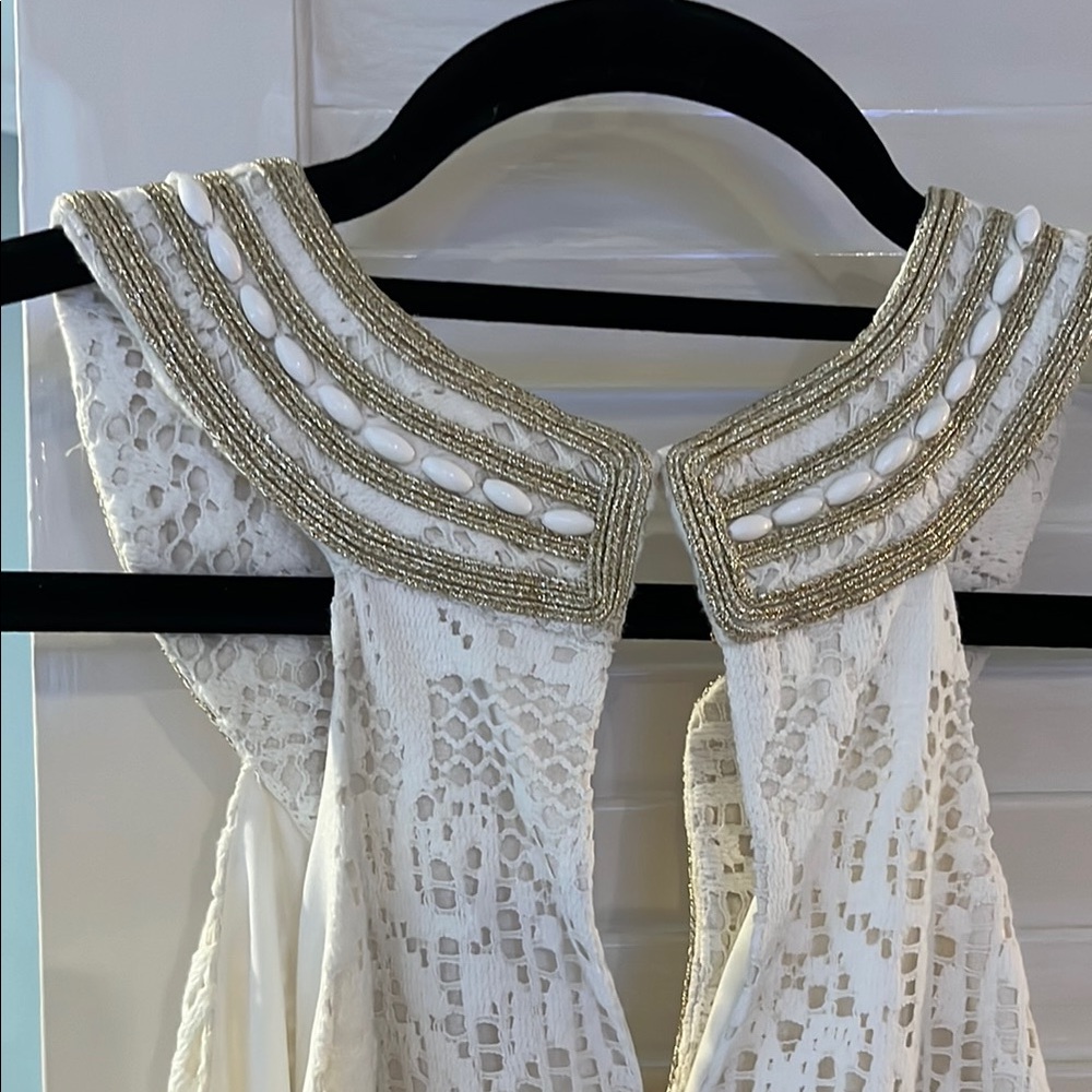 Elegant White Lace Dress with Gold Accents - Picture 3 of 4